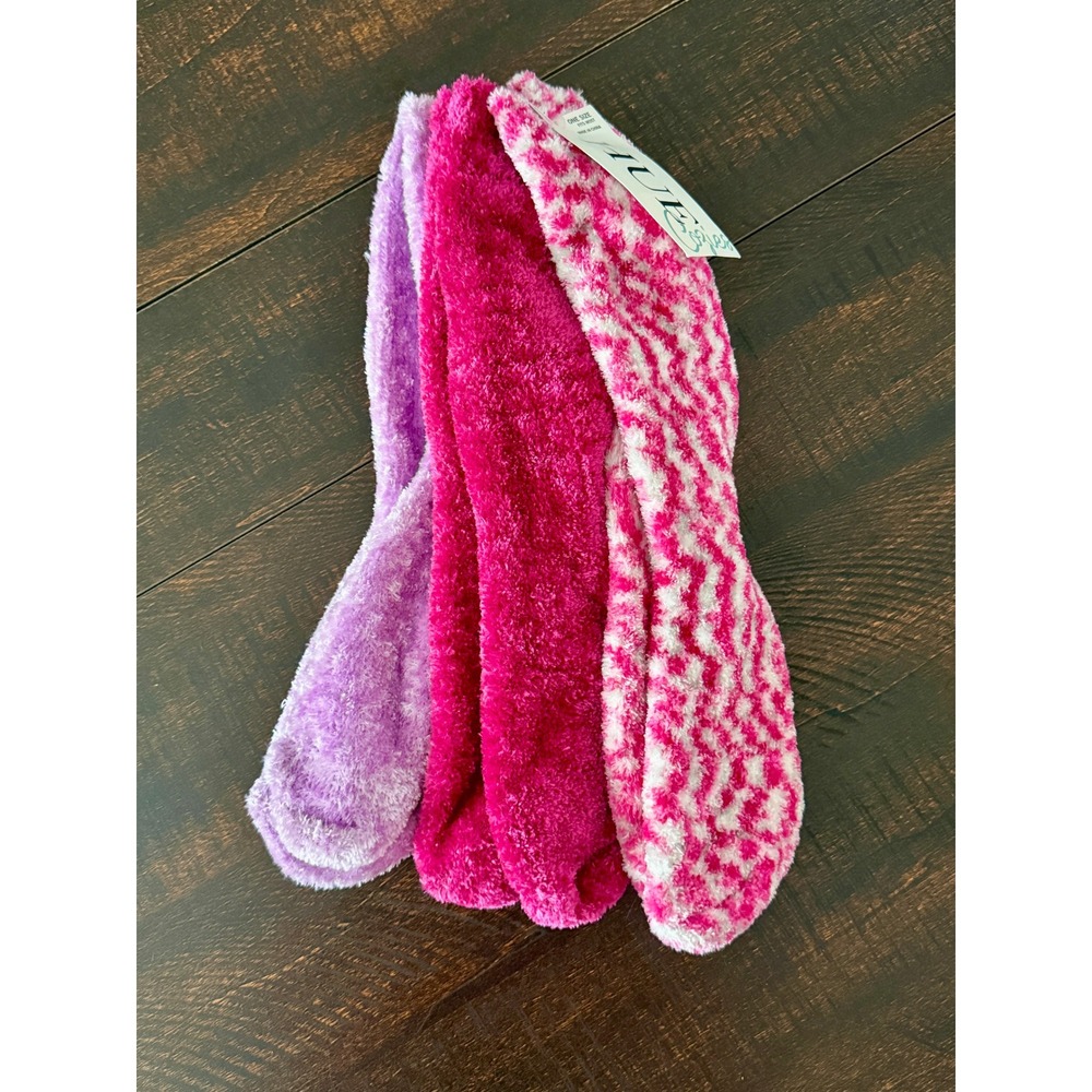 NWT Hue‎ Cozies Accessories – 3 Pairs Fuzzy Socks - Picture 3 of 4